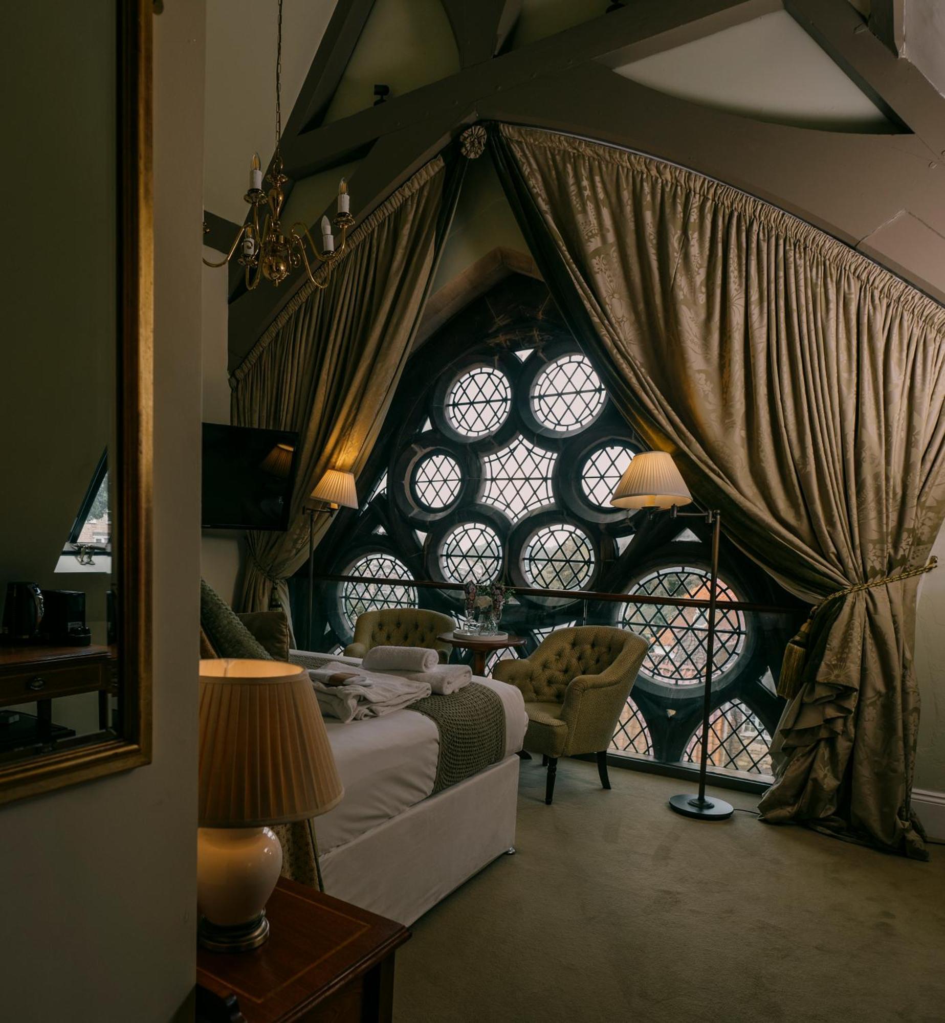 Gasthuis The Old Palace 3*
